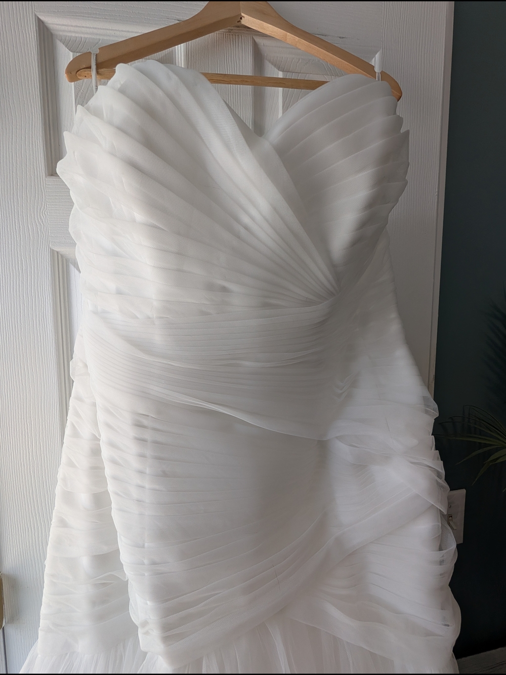 NWOT David's Bridal White Strapless Pleated Wedding Gown